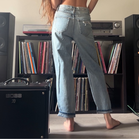 Embroidered distressed jeans 🌺 - Picture 2 of 4